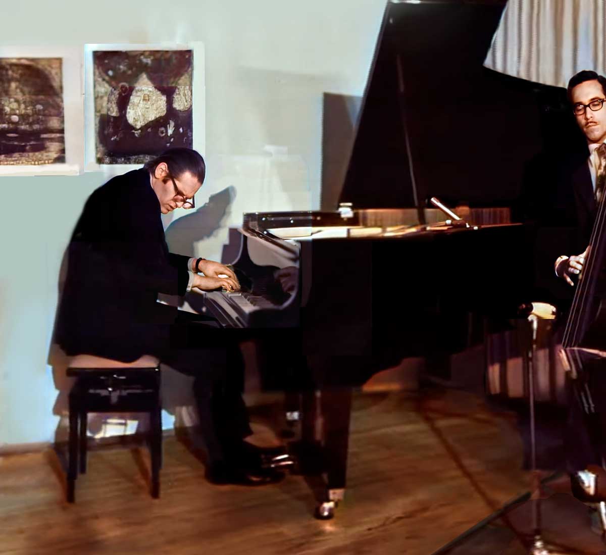 Bill Evans at the piano in Ilkka Kuusisto's home